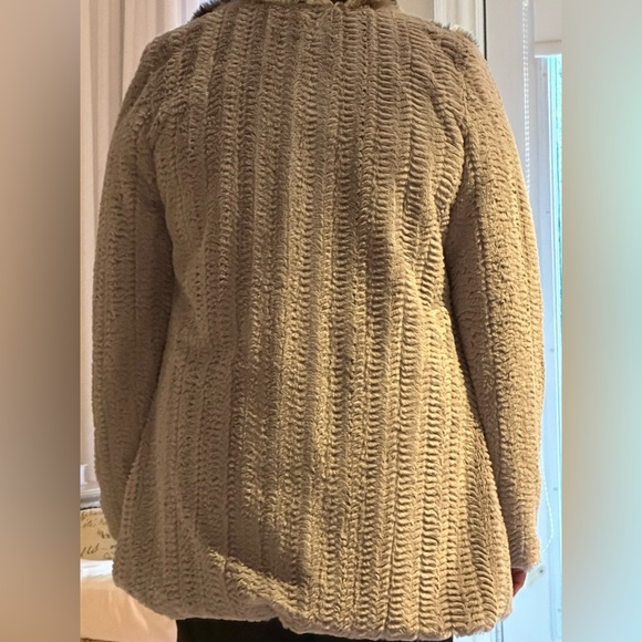 Lapis brand overtop faux fur jacket - Picture 3 of 6